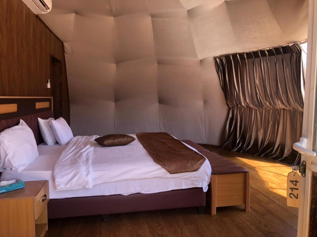Al Sultana Luxury Camp Villa Wadi Rum Ngoại thất bức ảnh